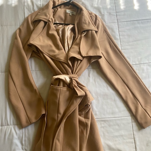 Brown trenchcoat - Picture 1 of 2